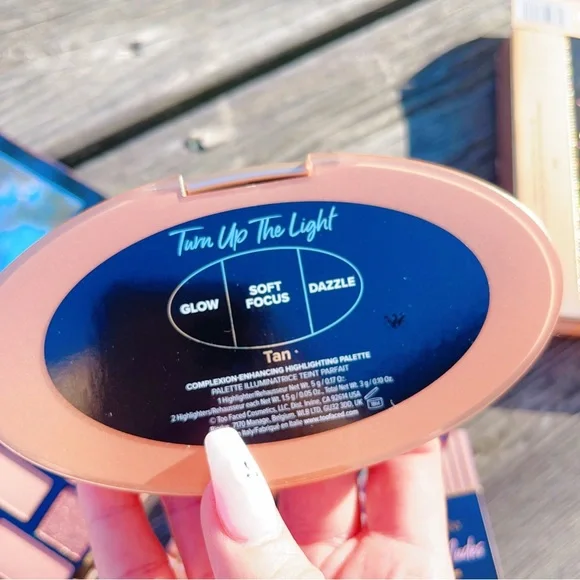 NEW Too Faced Born This Way Eyeshadow Pallete - Picture 5 of 12